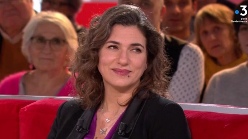 Emmanuelle Galabru émue en évoquant son père sur le plateau de “Vivement dimanche”