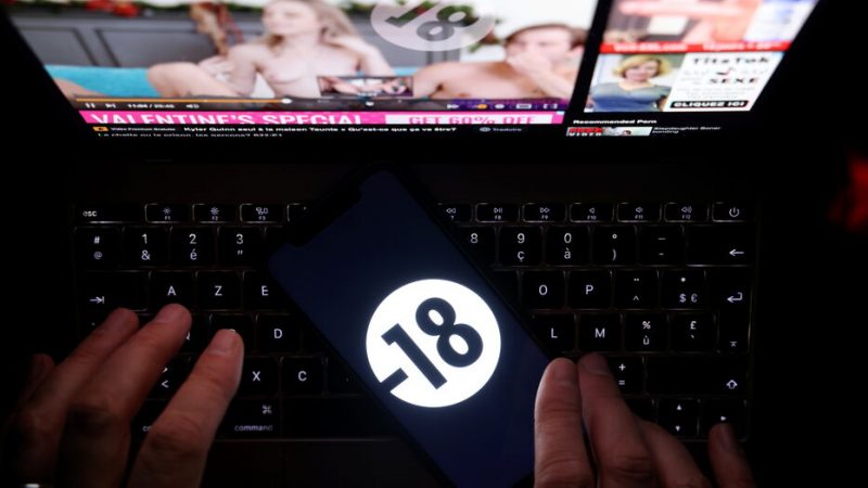 2,3 millions de mineurs ont consulté chaque mois des sites pornographiques en 2022 et fréquentent le plus Pornhub