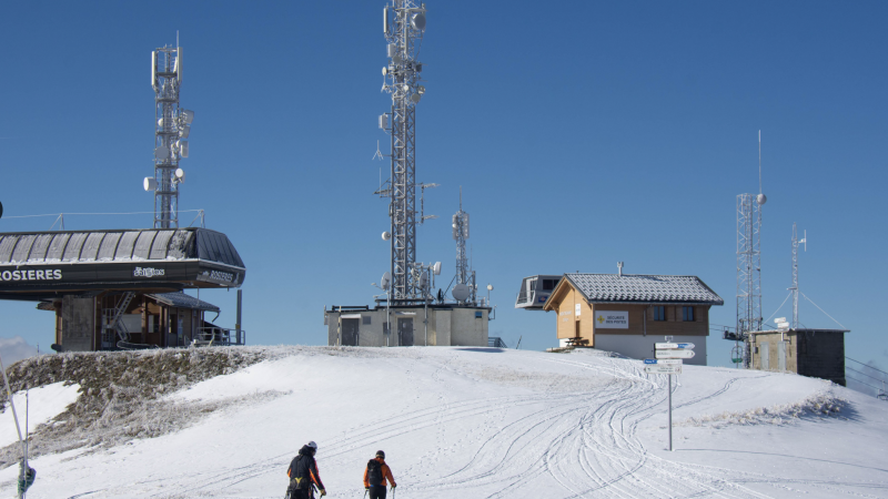 En images : Free Mobile chausse les skis pour une intervention sensationnelle sur un mont alpin