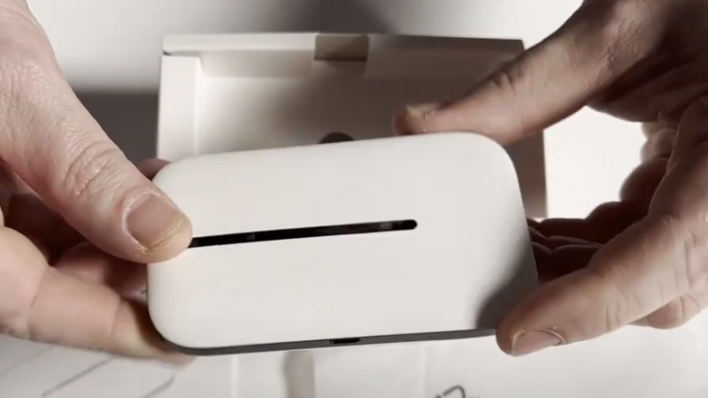 Freebox Ultra : découvrez l’unboxing du Pocket Wifi en vidéo
