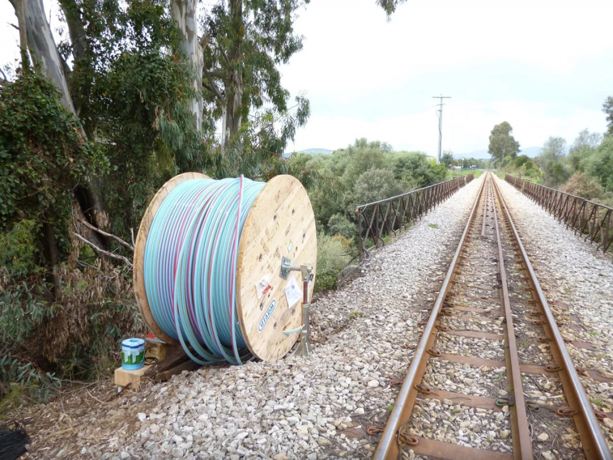 Déploiement de la fibre : un opérateur rappelé à l’ordre par la justice devra retirer ses câbles installés illégalement