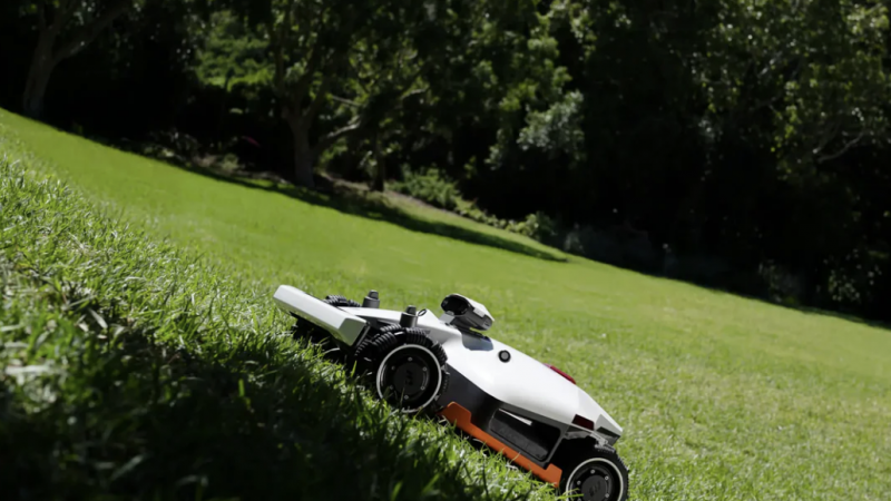 Clin d’œil : une tondeuse à gazon connectée fait pousser les brouillages et déborde sur les fréquences