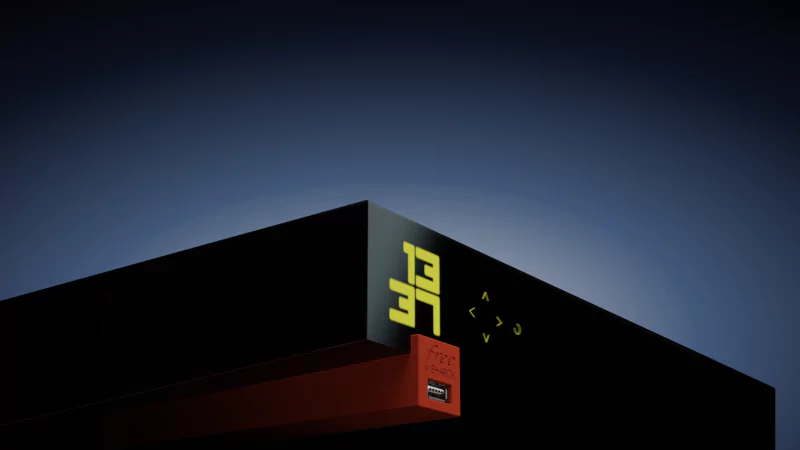 « Elle est dans ton salon, elle connaît ton daron » : la Freebox Révolution fête déjà ses 15 ans