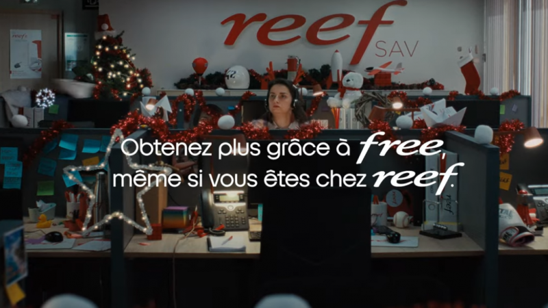 Free lance sa nouvelle pub TV de Noël avec Reef, “surprise on n’est pas le Père Noël, joyeux Halloween”
