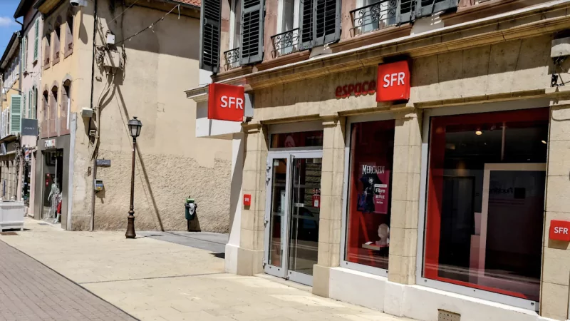 Mécontent de passer à la fibre, un abonné de SFR s’arme d’une tronçonneuse et menace le personnel d’une boutique de l’opérateur